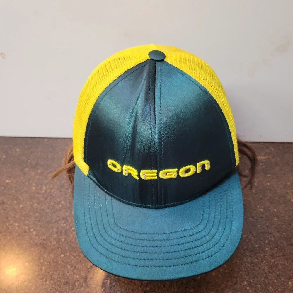 NFL Oregon Ducks Top of the World Trucker Hat Womens One Size Green Yellow